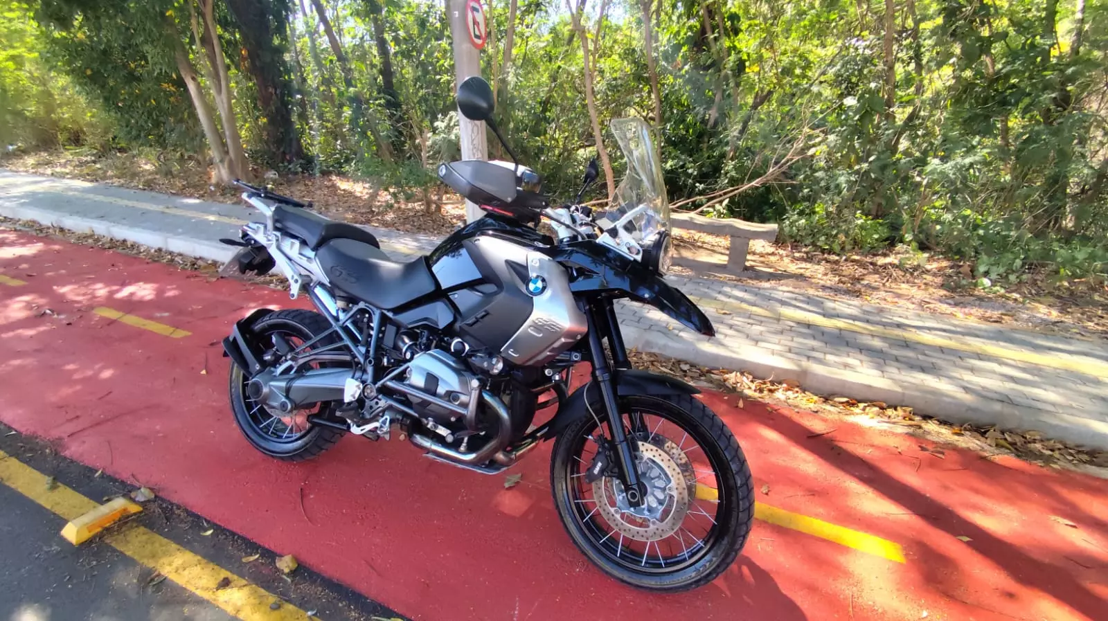 R1200 GS TRIPLE BLACK - Imagem 3