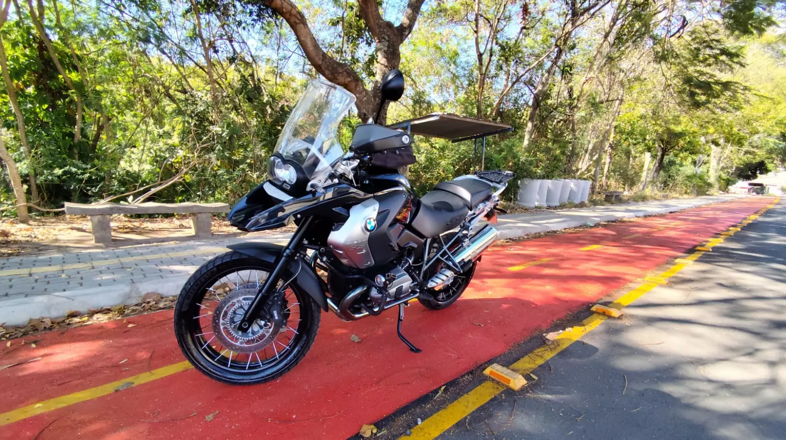 R1200 GS TRIPLE BLACK - Imagem 8