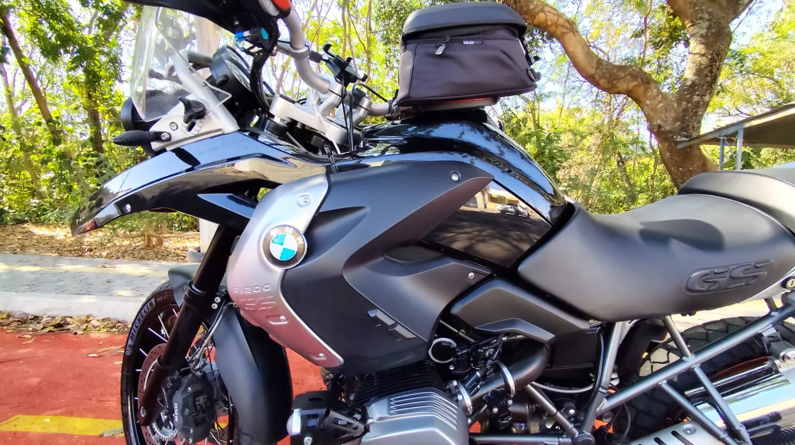 R1200 GS TRIPLE BLACK - Imagem 9