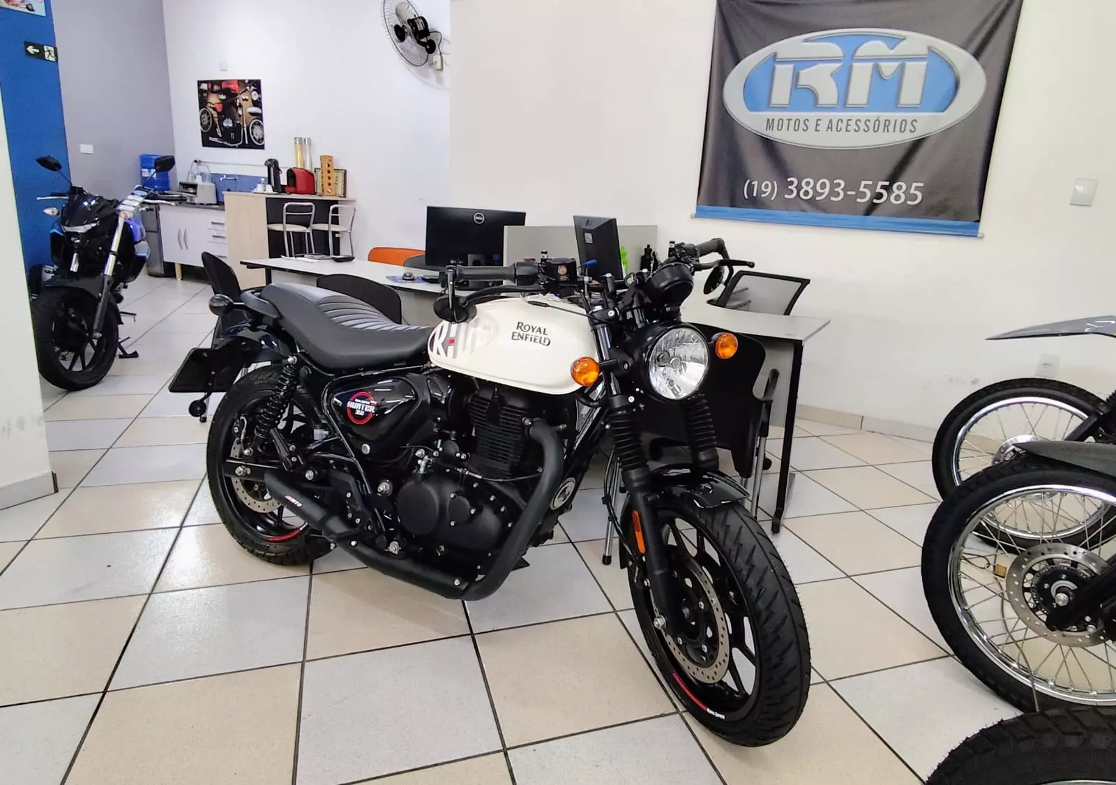 RE HUNTER 350 DAPPER WHITE - Imagem 8
