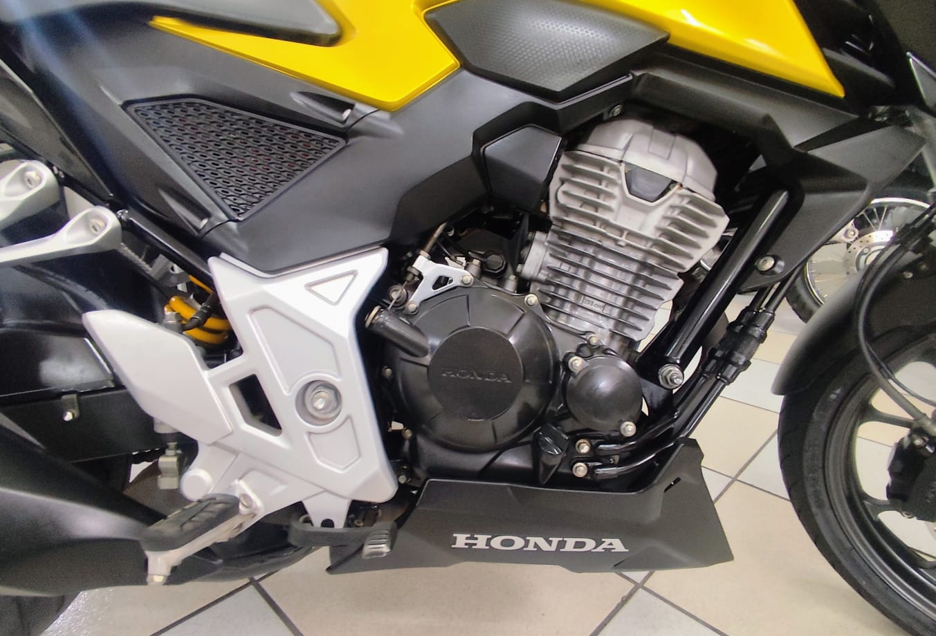 CB 300F TWISTER ABS - Imagem 8